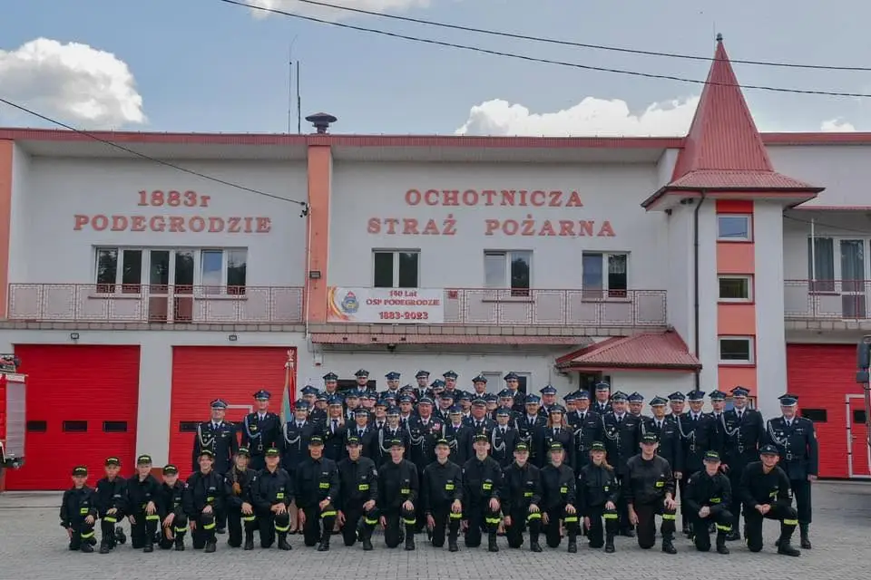 Pożar traw w Stadłach – interwencja OSP Podegrodzie i Stadła