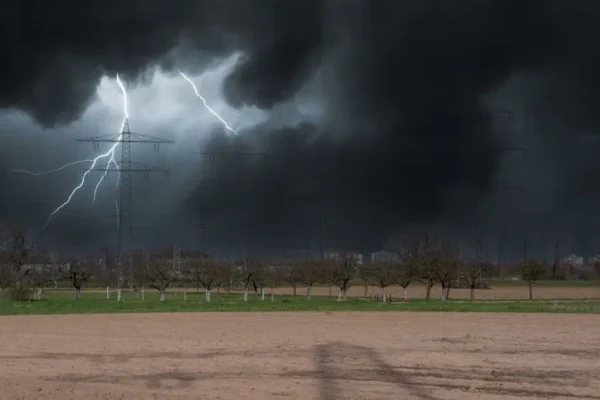 Ostrzeżenie meteorologiczne: burze z gradem i silnym wiatrem 27 lipca
