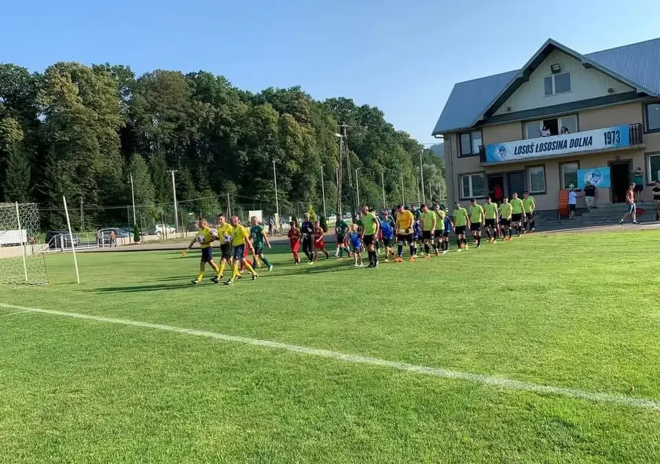 Ostatni sparing przed ligą: LKS Łosos łączy siły z Sandecją U19