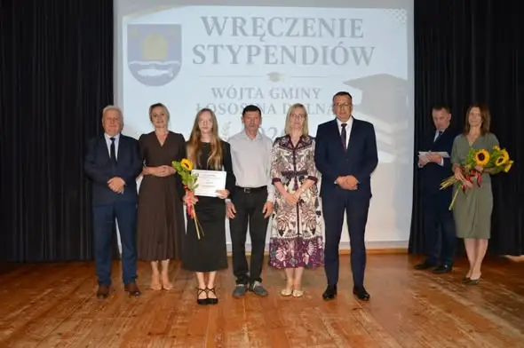 10 najzdolniejszych ósmoklasistów z gminy Łososina Dolna otrzymało stypendia