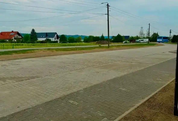 Podegrodzie: nowy parking i wjazd przy stacji ładowania