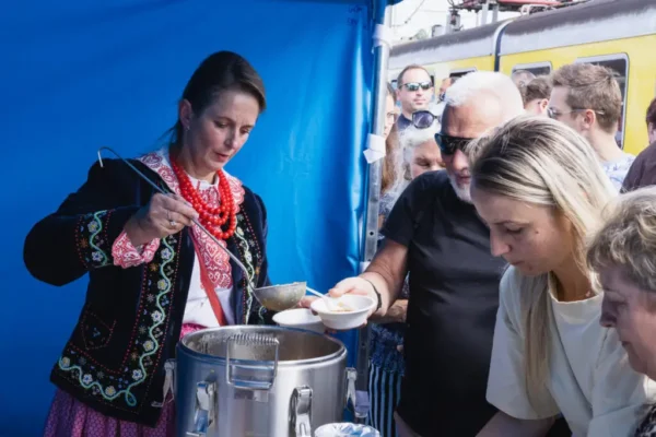 Grochówka legionistów w Marcinkowicach: historyczna podróż i apel o budowę mostu
