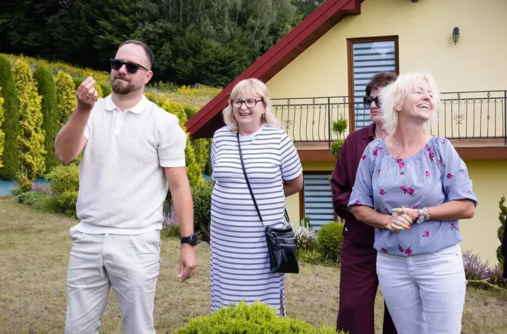 Gmina Chełmiec: Komisja oceniła finałowe ogrody w konkursie „Kwiatowy Zawrót Głowy”