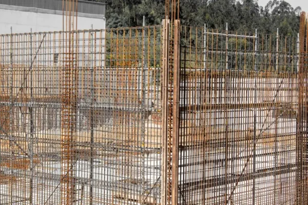 Stadion w Wojnarowej: skarpy do wzmocnienia, inwestycja się opóźni