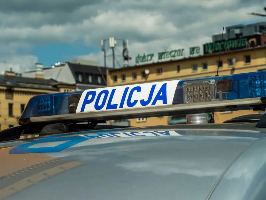 Policja w Nowym Sączu kontroluje przejścia dla pieszych – w akcji także dron