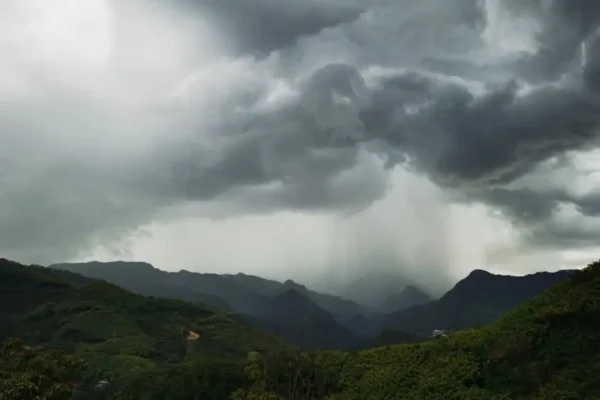 Ostrzeżenie meteorologiczne: burze i silne opady w regionie
