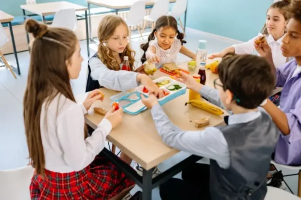 Trwa nabór wniosków o bezpłatne posiłki dla uczniów w gminie Korzenna