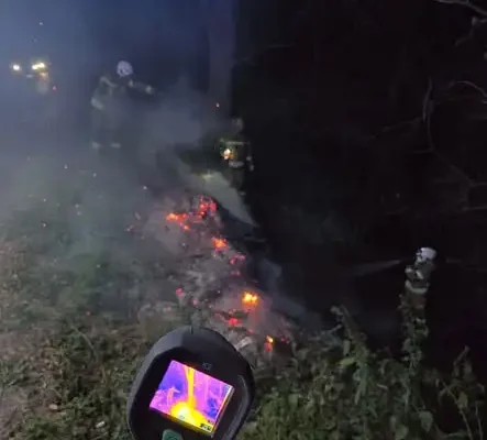Pożar traw w Naszacowicach – interwencja OSP Podegrodzie