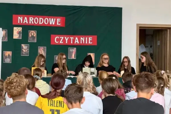 Narodowe Czytanie w Łęce: uczniowie zaprezentowali „Dziady”