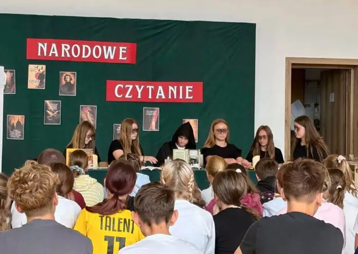 Narodowe Czytanie w Łęce: uczniowie zaprezentowali „Dziady”