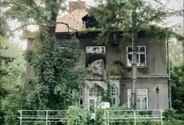 Deskal Ludwika Lizonia przeniesiony do Grybowa – nowa lokalizacja na ulicy Zielonej