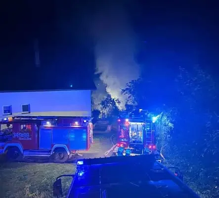 Pożar budynku gospodarczego w Mokrej Wsi. Nocna akcja strażaków