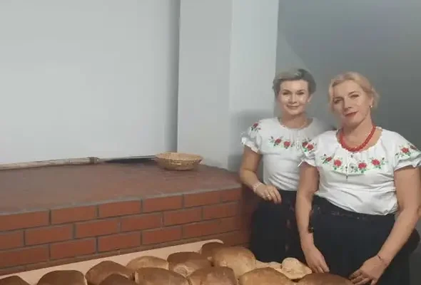 Tradycyjny chleb z pieca w Łazach Biegonickich – smak dzieciństwa powraca