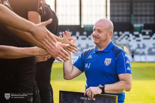 Światowy Dzień Kierownika – Sandecja dziękuje Marcinowi Janikowskiemu