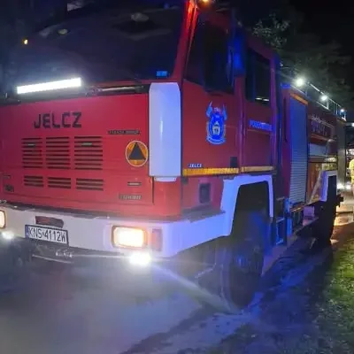 Pożar budynku gospodarczego w Olszanie – nocna akcja strażaków z Podegrodzia