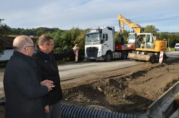 Trzy inwestycje drogowe w gminie Łososina Dolna. Powstają chodniki i nowe odcinki dróg