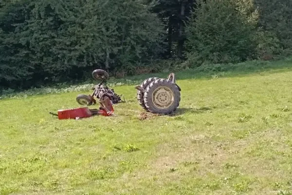 Wypadek z udziałem traktora w Przydonicy. Interweniowały służby ratunkowe