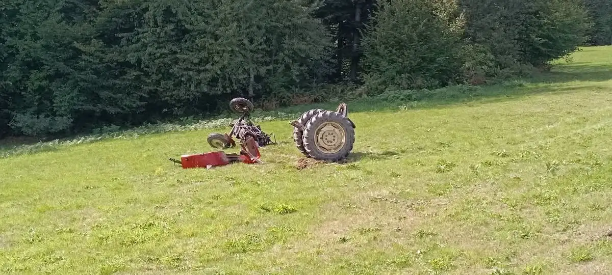 Wypadek z udziałem traktora w Przydonicy. Interweniowały służby ratunkowe