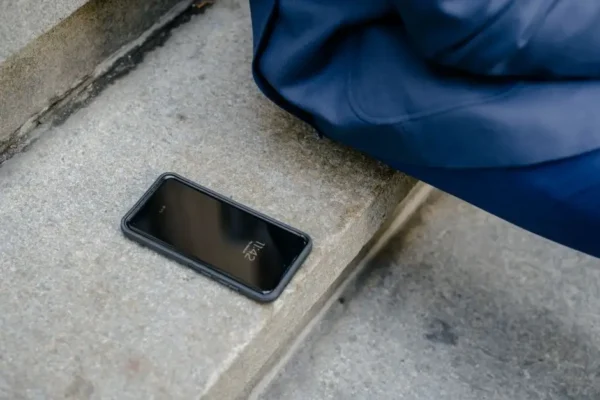 Zgubiony telefon komórkowy czeka na właściciela w Urzędzie Gminy Łącko