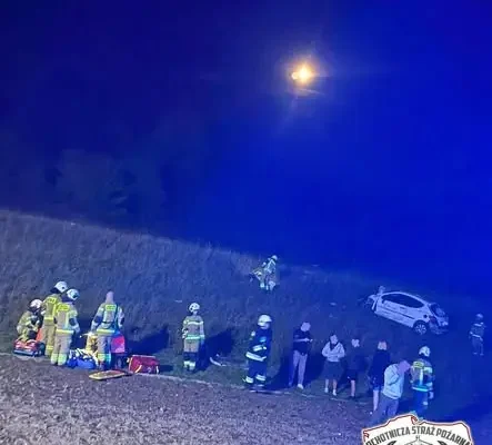 Dachowanie w Łącku. Interweniowały zastępy OSP i JRG Nowy Sącz