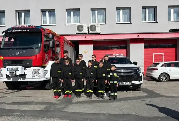 Debiut Młodzieżowej Drużyny Pożarniczej z Grybowa-Białej na zawodach w Grybowie