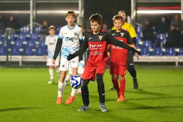 ULKS Korzenna U13 rozbiła Chruślice Nowy Sącz 13:0. Przed decydującym meczem w Łącku