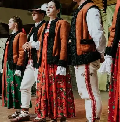 Górale Łąccy z nowymi strojami. GOK Łącko podsumowuje projekt EtnoPolska 2026