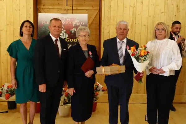 Złote gody w Korzennej. 27 par odebrało medale za pół wieku małżeństwa