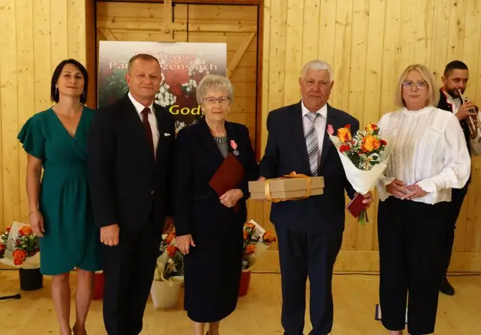 Złote gody w Korzennej. 27 par odebrało medale za pół wieku małżeństwa