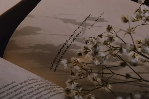 Blackout poetry w Piwnicznej-Zdroju: młodzi twórcy odkryli moc słów